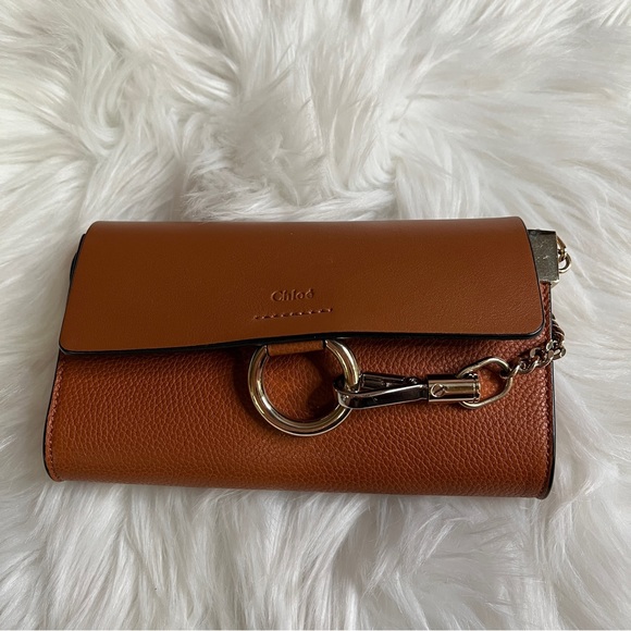 CHLOE | Authentic Faye Wallet On Chain - Picture 2 of 10